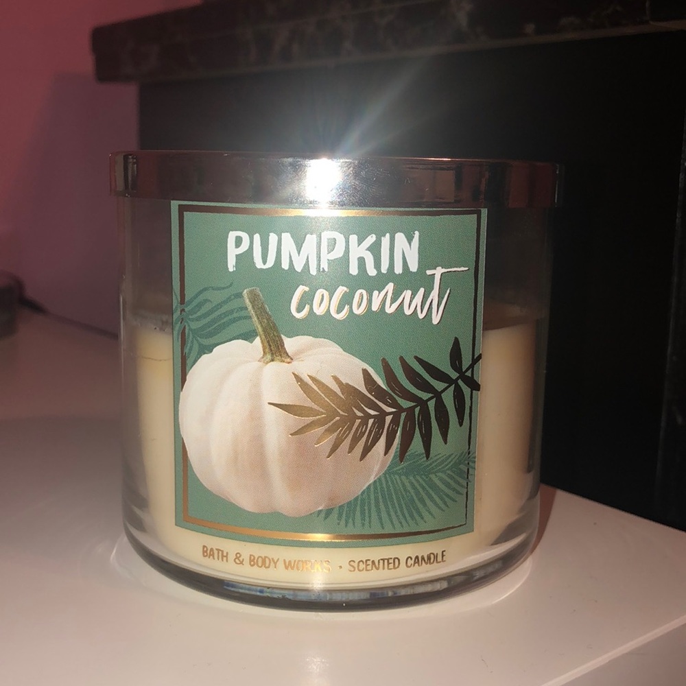 Bath and Body works candle. Scent:pumpkin coconut